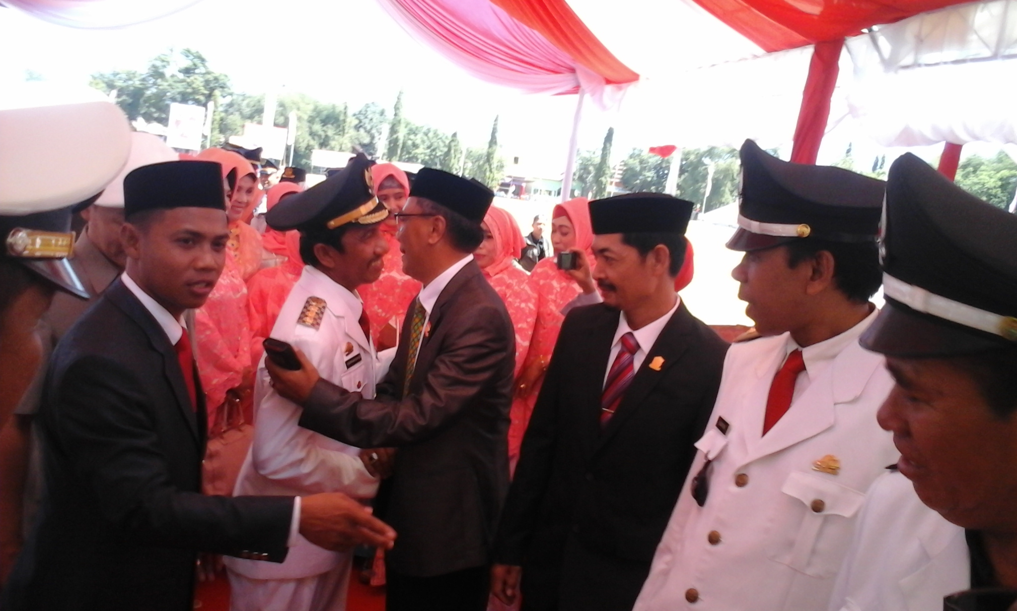 HUT RI. Ketua DPD II Partai Golkar Takalar, Yusuf Gunco menghadiri undangan peringatan HUT RI ke 70 di Lapangan H Makkatang Dg Sibali. Kehadiran Yusuf Gunco atas undangan Bupati, Buhanuddin Baharuddin.